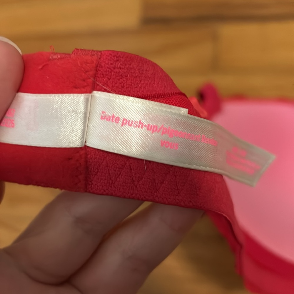 Red Lace Vs Date Push-Up Bra (36dd) - image 5